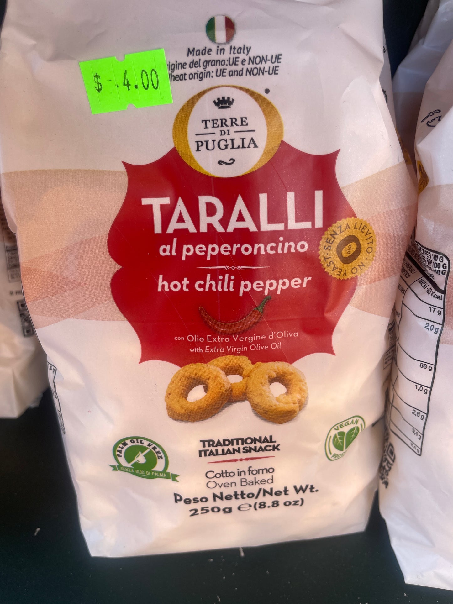 Taralli with chilli pepper